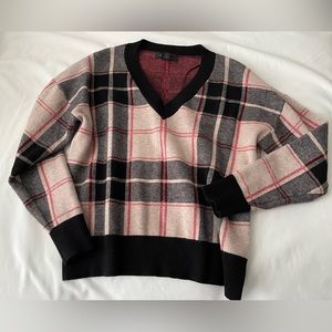 Tahari sweater size medium